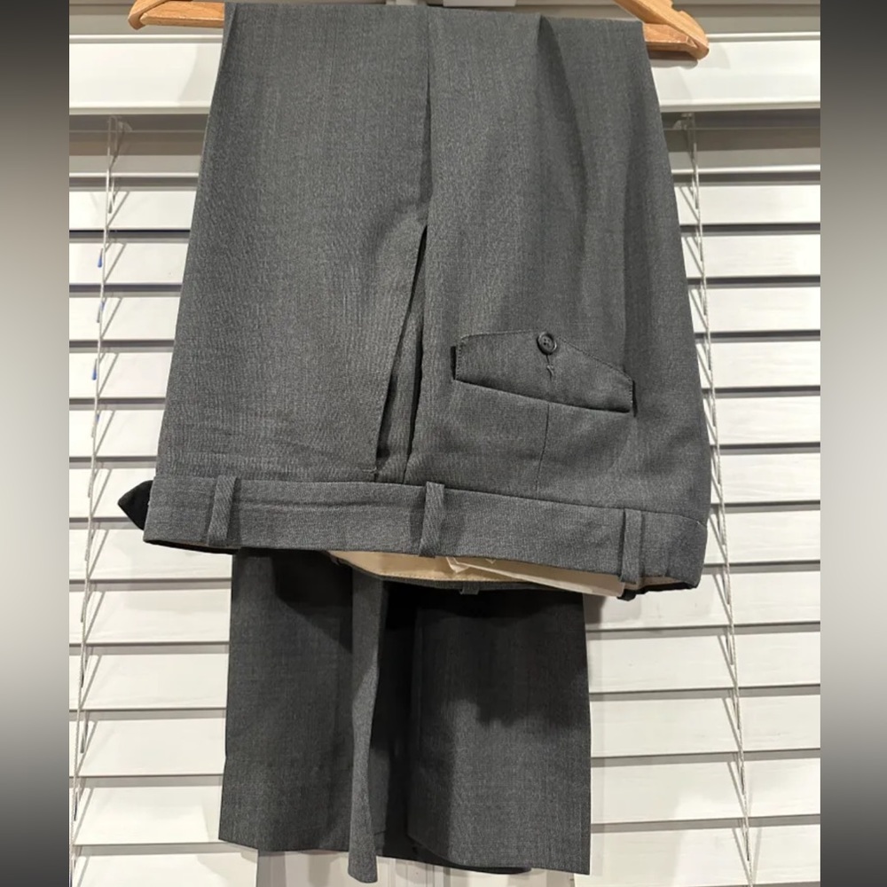 Men’s suit - Picture 2 of 5